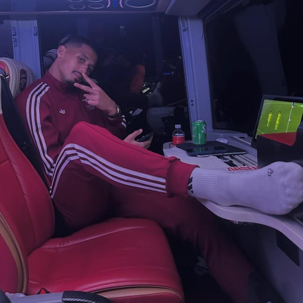 他最令人钦, dingy